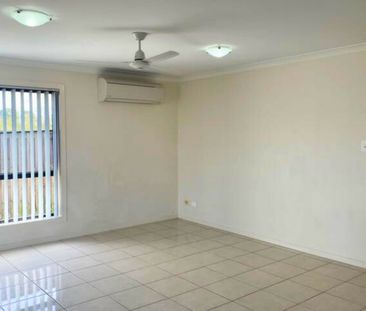 3 Bedroom home - Available in Blacks Beach! - Photo 1