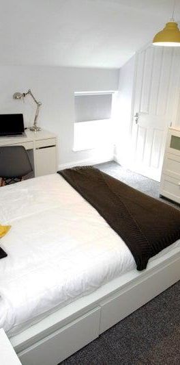 1 bedroom in a house share to rent - Photo 1