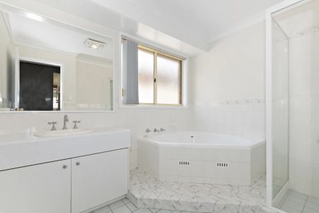 Three bedroom house - Photo 4