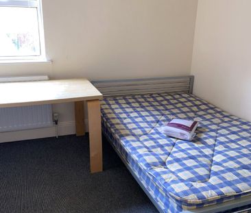 4 bedroom terraced house to rent - Photo 6