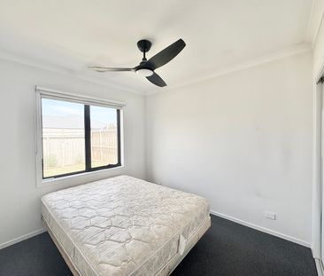 Spacious and Stylish Living in Quiet Court Location - Photo 4