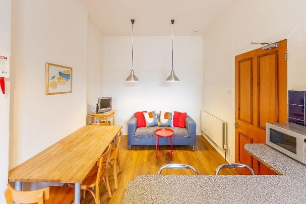 4 bedroom flat to rent - Photo 1