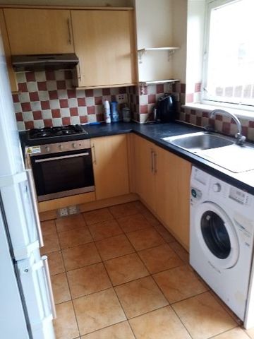 2 Bed Terraced House, Carleton Gate, G46 - Photo 2