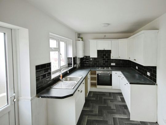 Dickenson Drive, Pleck, Walsall, WS2 - Photo 1