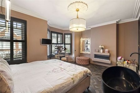 Bright and spacious five-bedroom house with a private garden - Photo 5