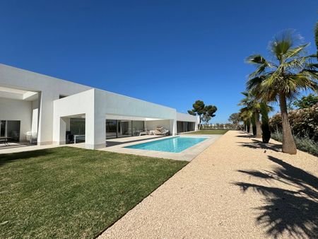 Elegant villa in the prestigious area of Sol de Mallorca - Photo 3