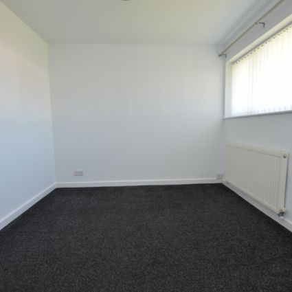2 Bedroom Semi-Detached House - Photo 1