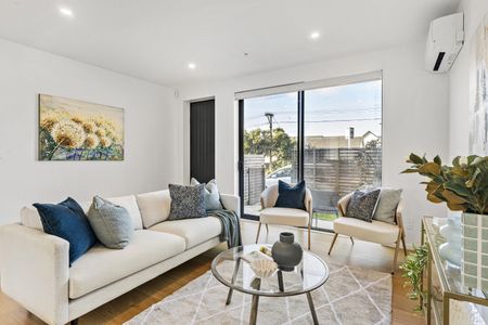 MODERN ARCHITECTURALLY DESIGNED TOWNHOUSE - Photo 4