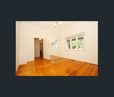 Charming 2-bedroom home in prime Reservoir location - Photo 5