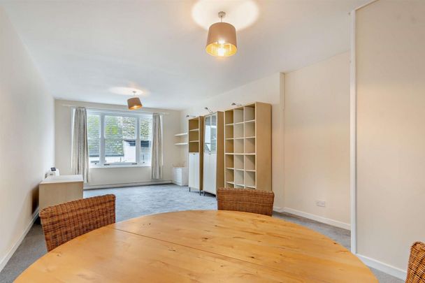 Moynes Court, Faringdon - Photo 1