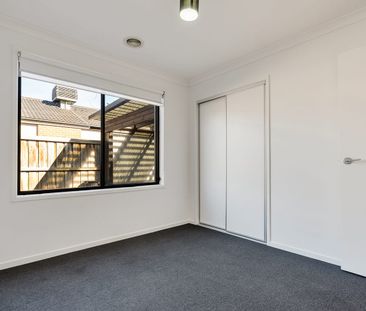 3 bedroom, Low Maintenance Family Home! - Photo 6