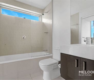 MODERN UNFURNISHED APARTMENT WITH STUNNING CBD VIEWS - Photo 5