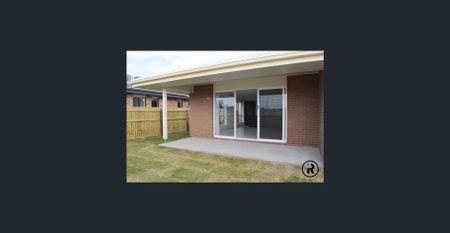 Exquisite 4-Bedroom Luxury Home in Prestigious Pimpama Neighborhood - Photo 5