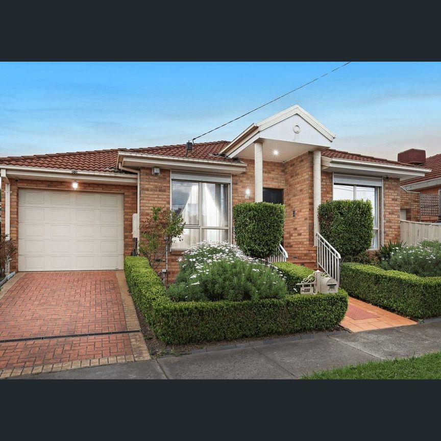 Carefree Style with a Spacious Ambience - Photo 1