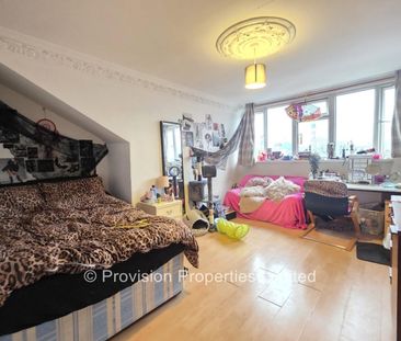 5 Bedroom Student Properties Leeds - Photo 3