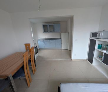 Sanierte 68 qm Perle: 2 Zimmer mit großer Wohnküche, Balkon & Möbeln - Photo 2