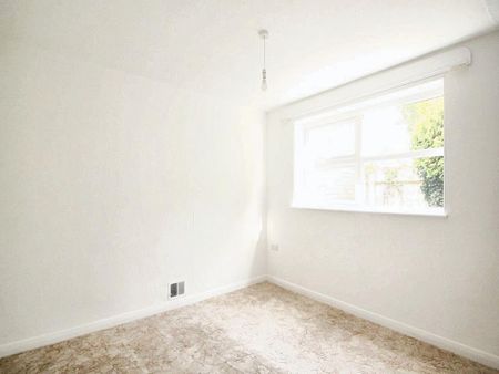 4 bedroom detached house to rent - Photo 4