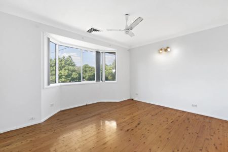 Freshly Updated Home in Sought-After Crestwood Catchment - Photo 2