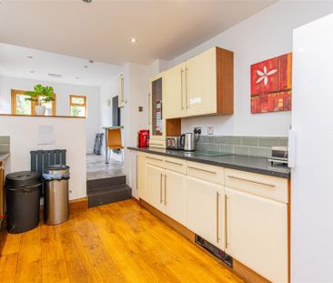1 bed Room To Let - Photo 3