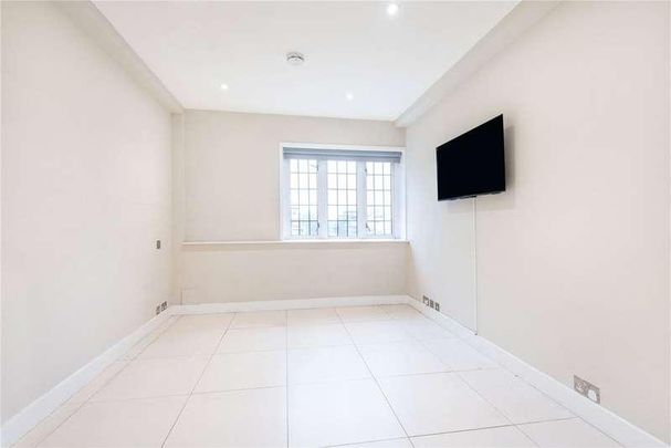 Wellington Court, Wellington Road, St John's Wood, London, NW8 - Photo 1