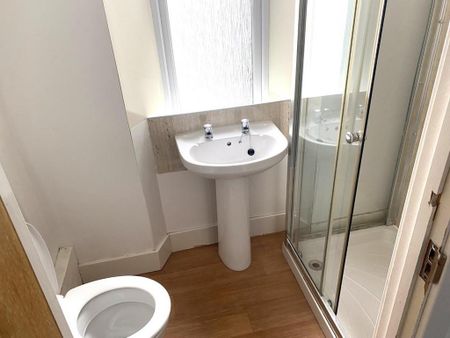 6 bedroom flat to rent - Photo 4