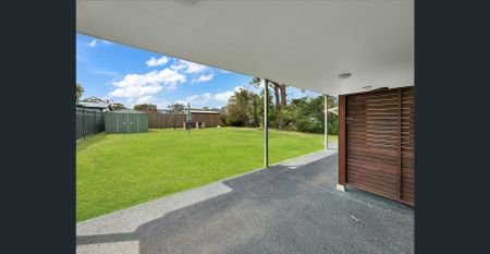 MODERN COASTAL LIVING JUST METRES FROM THE BEACH - Photo 4