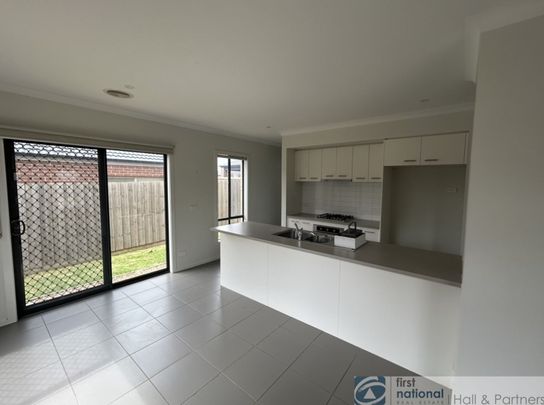 36 Rothschild Avenue, 3978, Clyde Vic - Photo 1