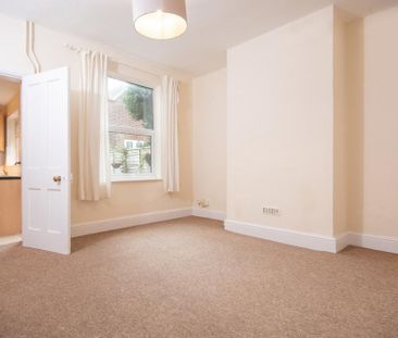 3 bedroom end of terrace house to rent - Photo 2