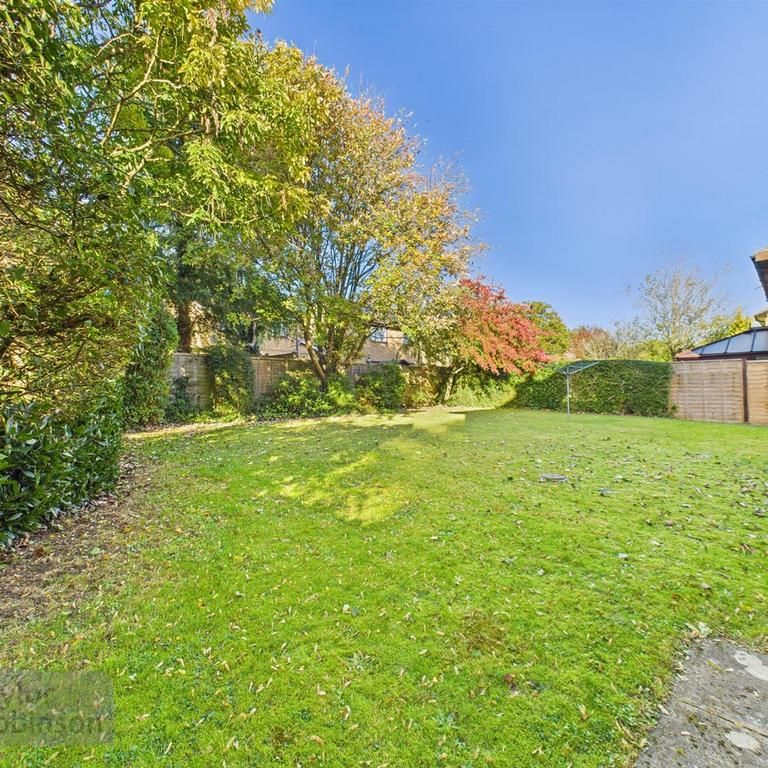 4 bedroom detached house to rent - Photo 1