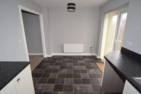 St James Gardens, Barrow-in-furness, Cumbria, LA14 - Photo 5