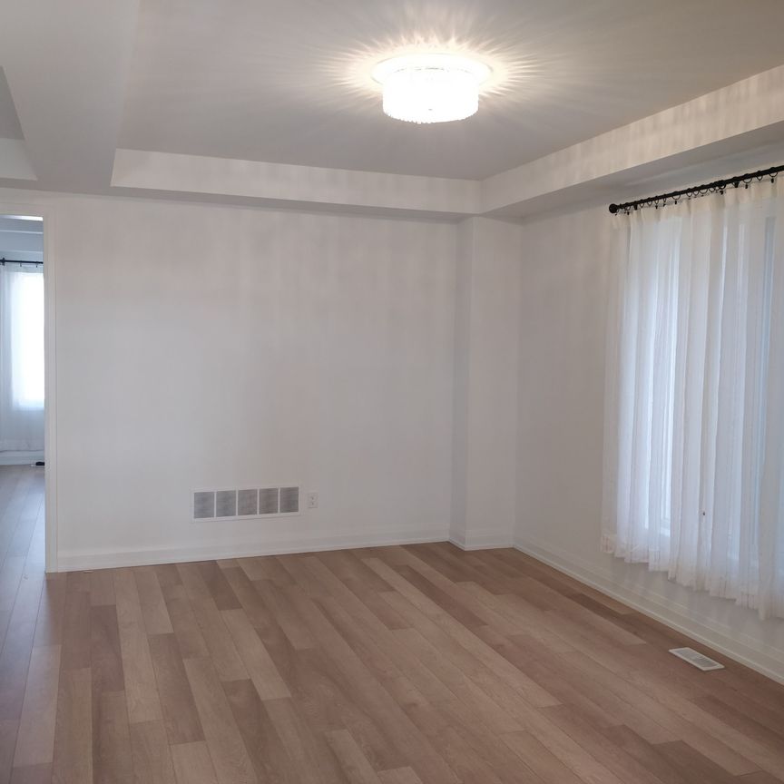 For Lease - 8 Red Rose Lane, East Gwillimbury, Ontario - Photo 1