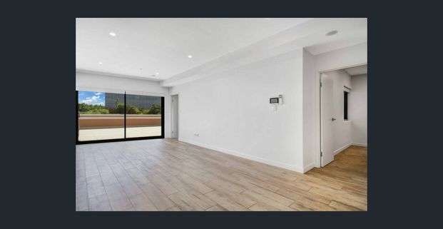 Open & Bright with an Extra Large Courtyard! - Photo 1