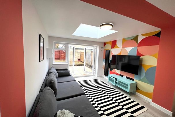 1 bedroom in a house share to rent - Photo 1