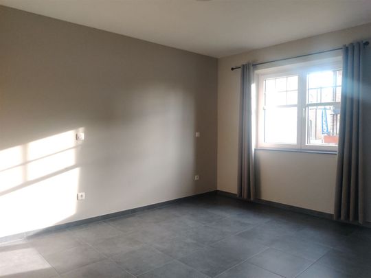 Gelijkvloers appartement met 2 slaapkamers en terras. - Foto 1
