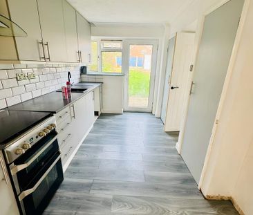 3 bedroom end of terrace house to rent - Photo 5