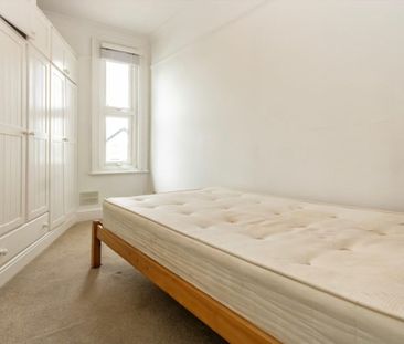 Douglas Road, KT6, London - Photo 2