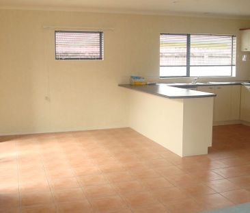 Charming 3BR Home in East Tamaki! - Photo 5