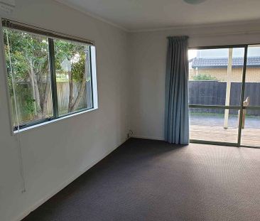 Quiet 2 Bedroom Free-standing home - Photo 5