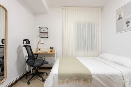 Carrer de Ca lAlegre de Dalt, Barcelona, Catalonia 08024 - Photo 2