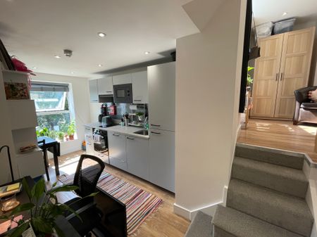High Quality High Specification Student House - Individual Self Contained Suites Suite 4 - Photo 5