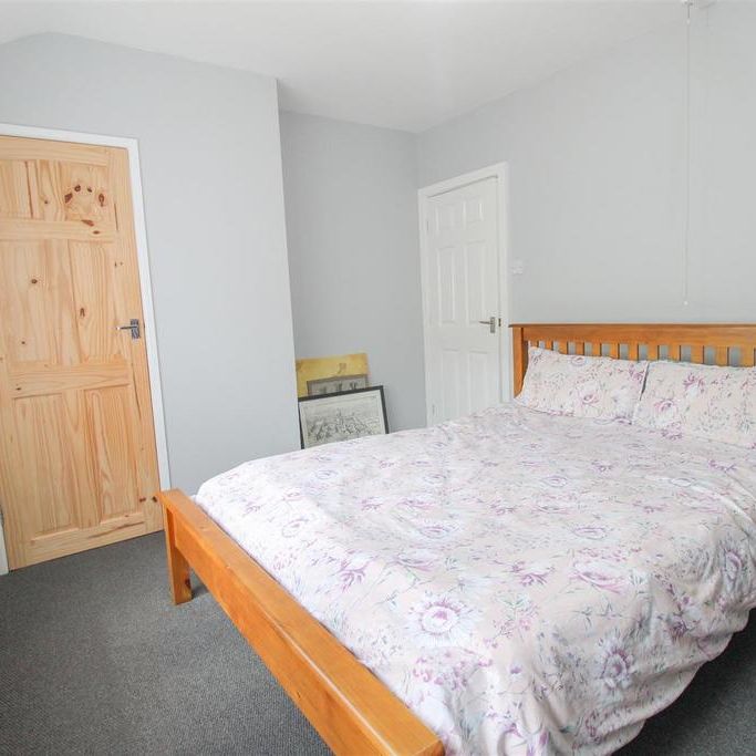2 bedroom end of terrace house to rent - Photo 1