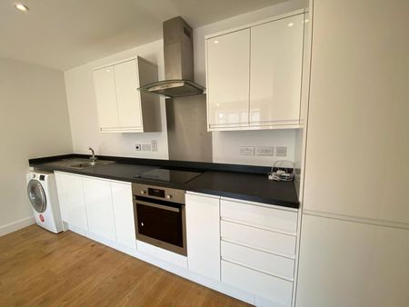 Balfour Court, Camberley, Surrey, GU15 - Photo 2