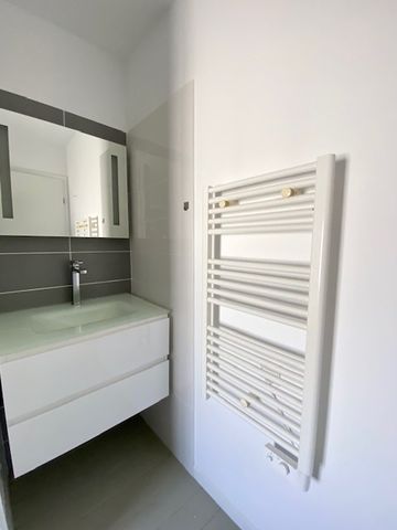 Location Appartement 3 pièces 66m² - Photo 4
