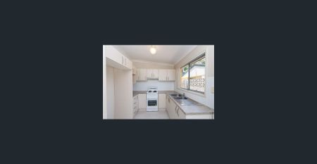 Modern Comfort & Convenience in the Heart of Jindalee 38 Kangaloon Street! - Photo 3