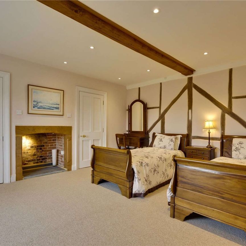 SHORT LET - A stunning country retreat on the Surrey Hampshire border - Photo 1