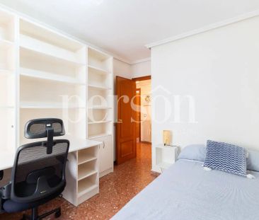 Valencia - Photo 3