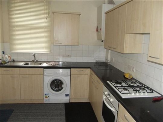 4 bed Mid Terraced House for Rent - Photo 1