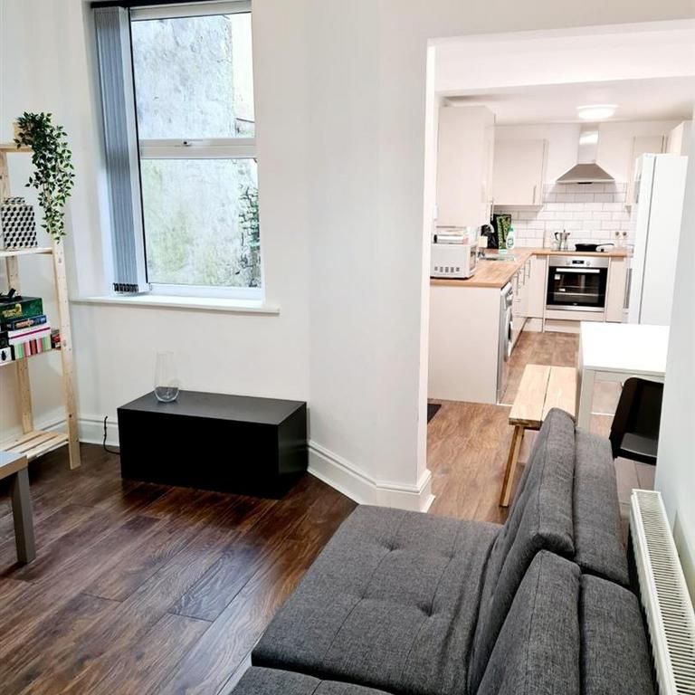 5 bedroom private hall to rent - Photo 1