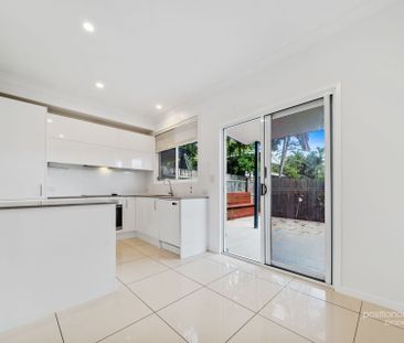 Contemporary and Convenient 3-Bedroom Home in East Brisbane - Photo 4