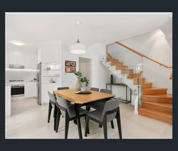 Beachside Townhouse Moments to Gordons Bay - Photo 2